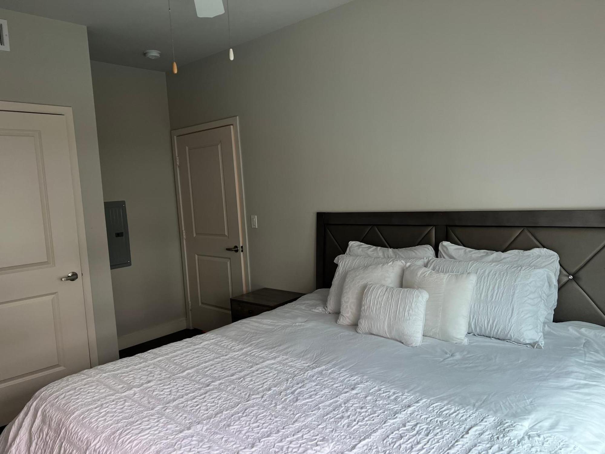 1 Bdr Apt In - Near John Wayne *