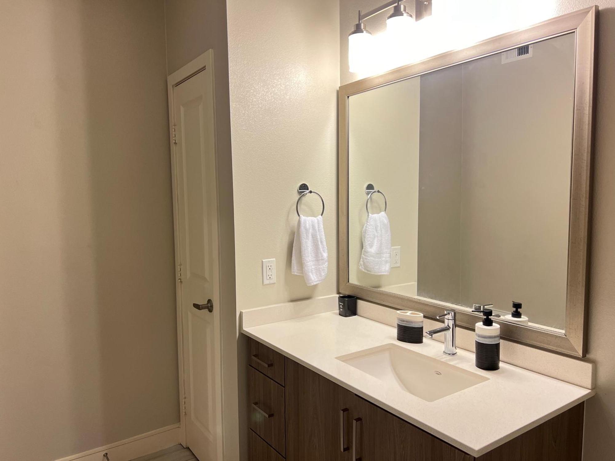 1 Bdr Apt In - Near John Wayne Irvine